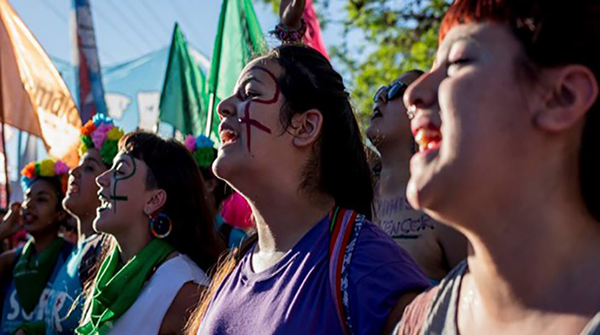  Según la OIT, las mujeres ganan un 17% menos que los varones por hora trabajada en América Latina y El Caribe