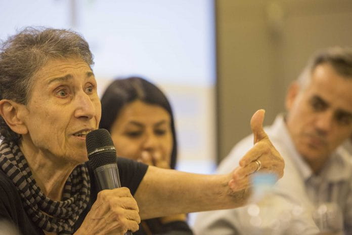  «Presentan libro que analiza la economía desde una perspectiva feminista»