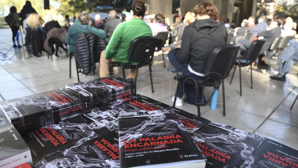  Presentaron textos reunidos de Horacio González en la explanada de la Biblioteca Nacional