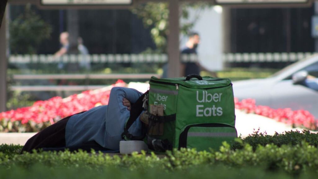  ¿A quién le cuesta ese pedido a domicilio? Hablemos sobre las condiciones laborales de los repartidores de apps