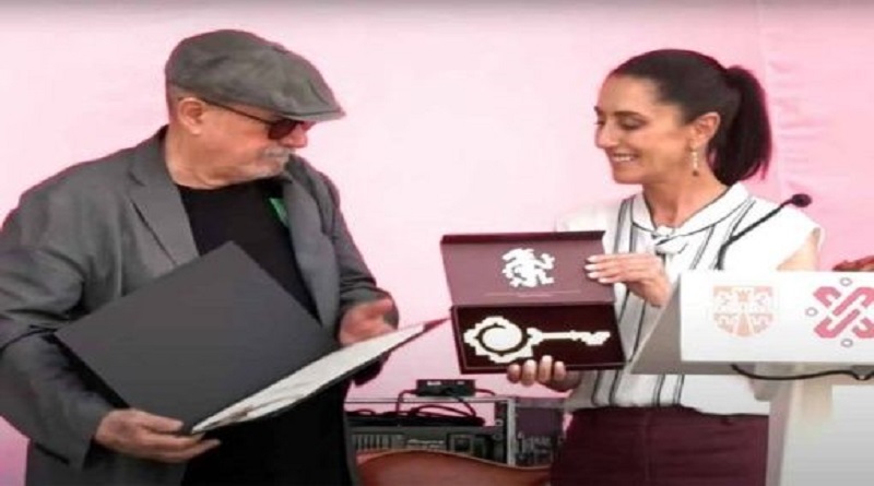  Entregan llaves de capital mexicana al Trovador cubano Silvio Rodríguez