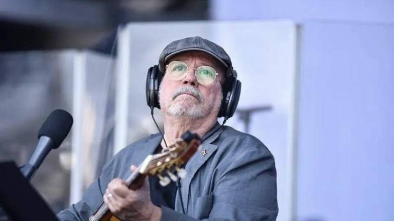  Silvio Rodríguez deleita a miles de personas en el Zócalo de la Ciudad de México