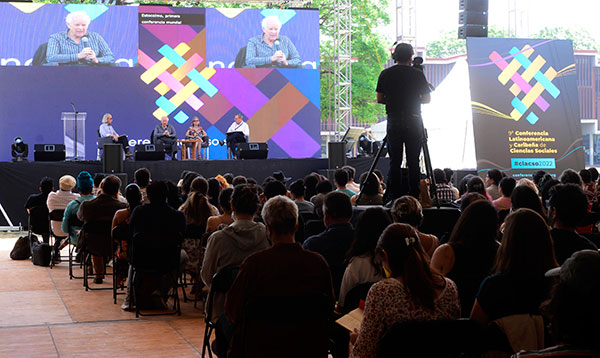  Crisis civilizatoria socioambiental es lo que vivimos, destacan humanistas en CLACSO 2022