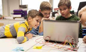  Lanzan una convocatoria para investigar sobre infancias y adolescencias en el mundo digital