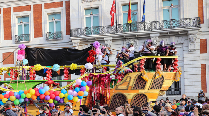  Al Faro Zapatista: “una colección de libros para la lucha”