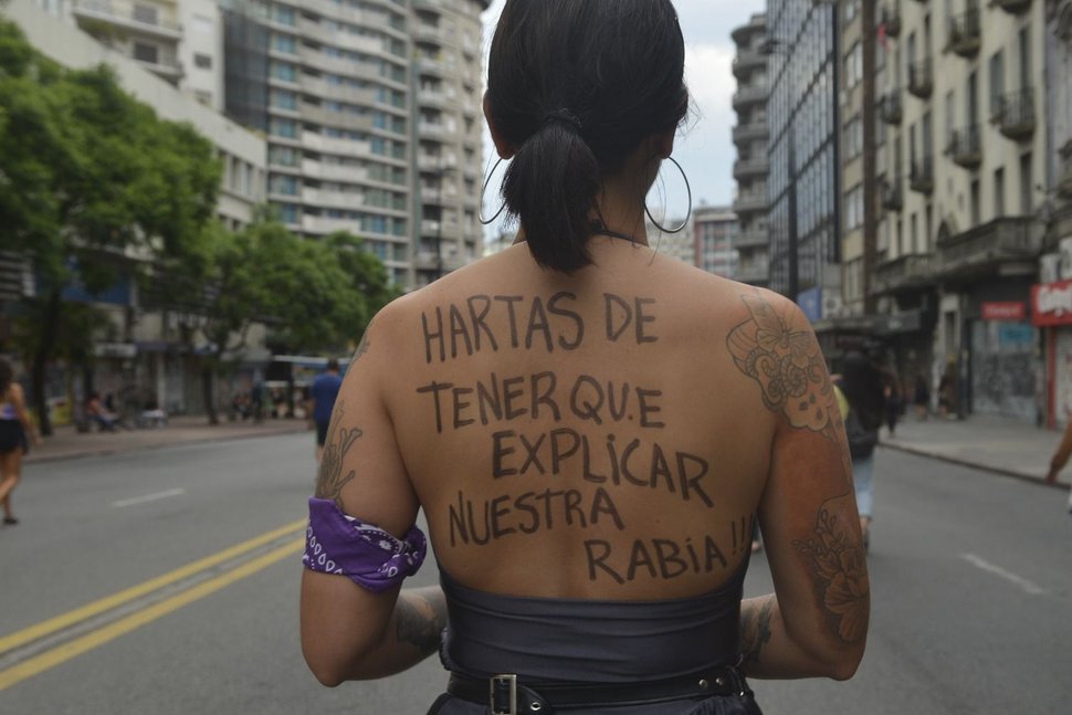  Mujeres uruguayas dedican casi el doble de tiempo que los varones a las tareas del hogar y los cuidados