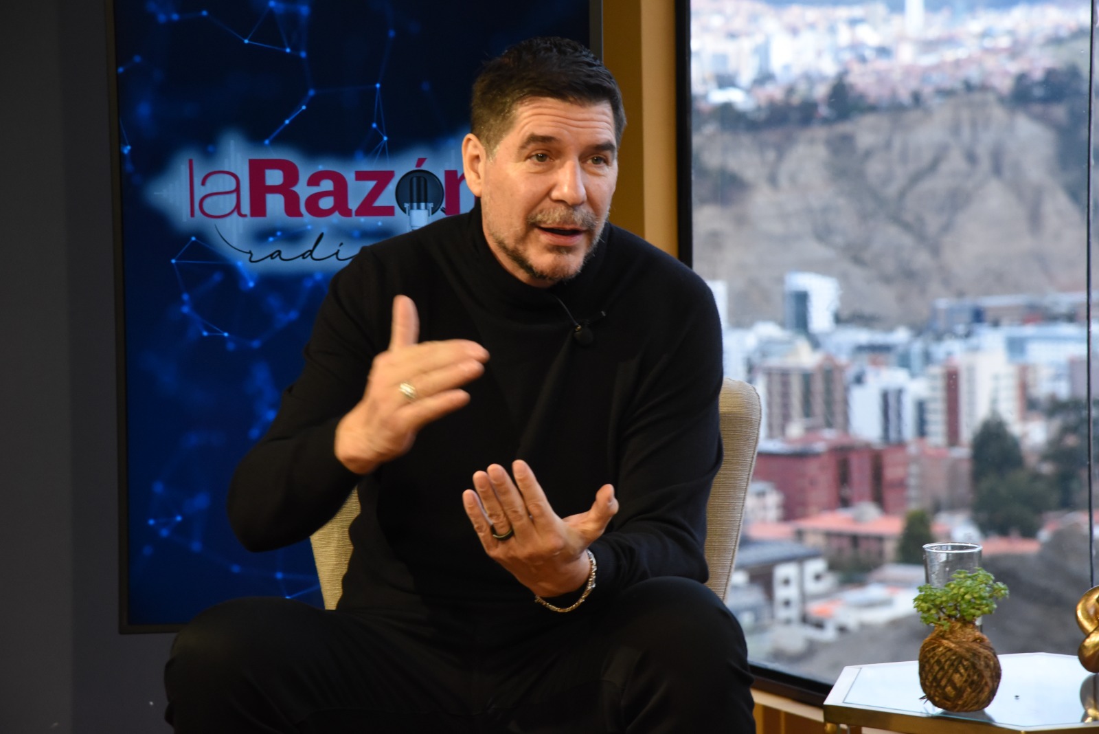  Claure cuestiona que Chile haya optado por una alianza público-privada para explotar litio