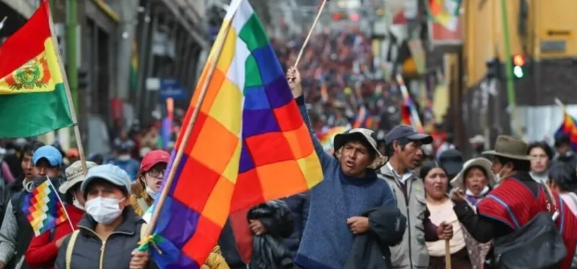  ¿Juega con milicos? Juega para los milicos